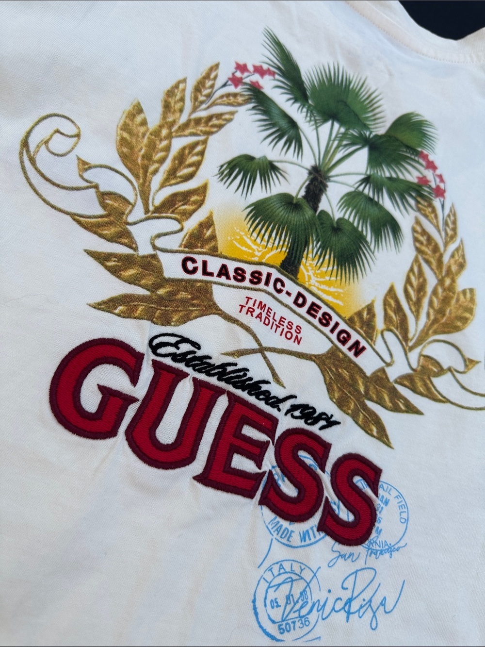 New GUESS White Short-Sleeve Tee with Tropical Crest Graphic SZ L - Picture 5 of 9